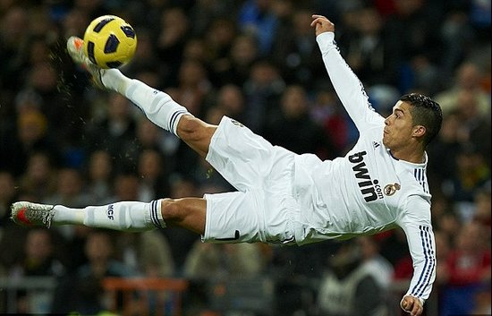 杜埃长距离奔袭 巴黎圣日耳曼3-2力克梅斯